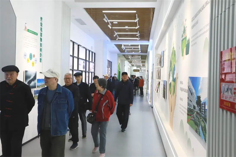 公安灞橋分局退休幹警60餘人前往益恒環境參觀學習